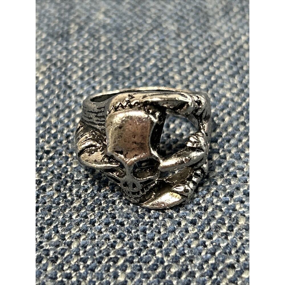 Gothic Silver Tone Skull And Claws Ring Size 11